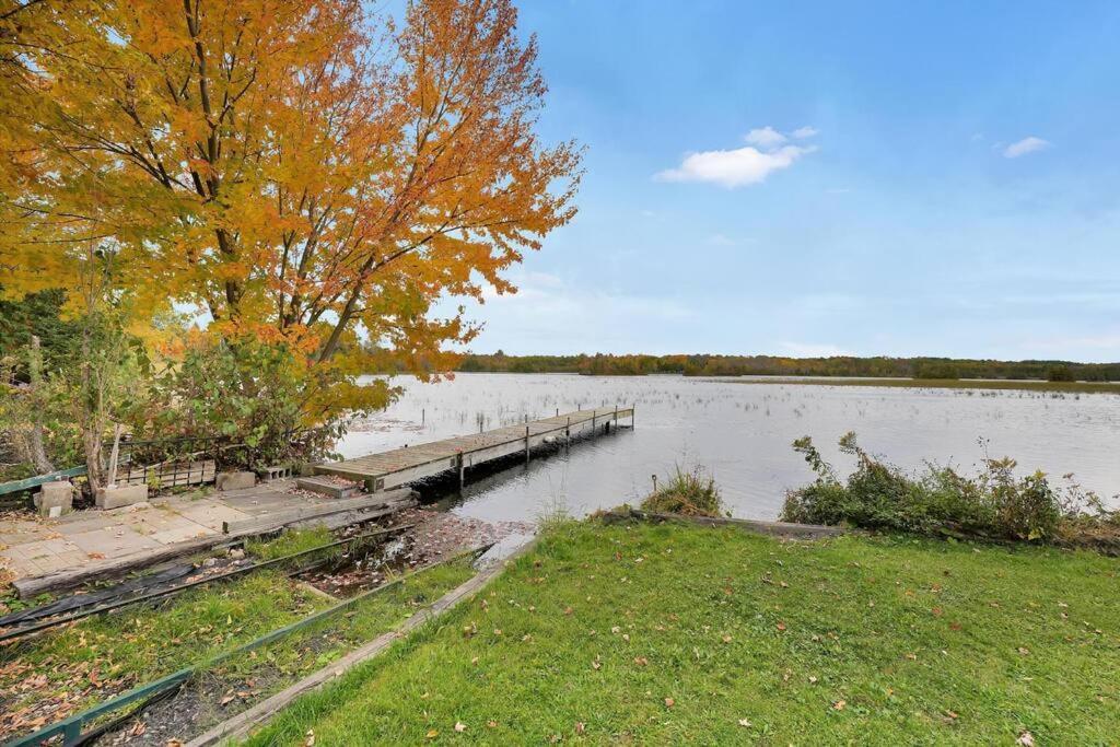 Carden Rustic Cottage On Canal Lake מראה חיצוני תמונה